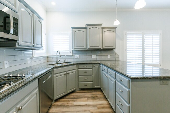 Building Photo - 208 Berkshire Ave