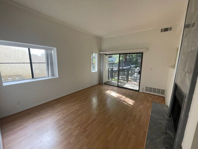 Building Photo - Adorable 1 bed 1 bath Apartment in Agoura Hills!