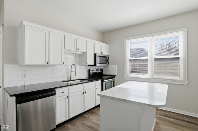 Building Photo - 510 N Beville Ave