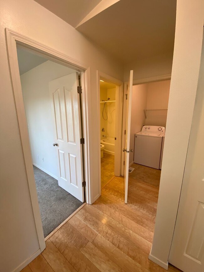 Building Photo - 3 Bed / 2 Bath / 2 Car Garage Townhouse in Eagle River has views for days!!
