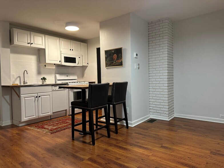 Building Photo - 982 Hatch St