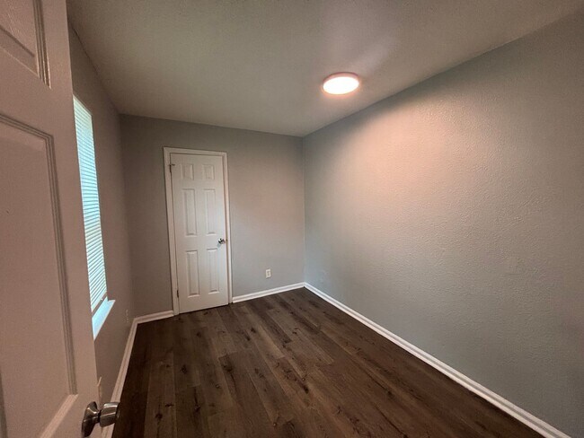 Building Photo - 3034-3036 Sinclair St