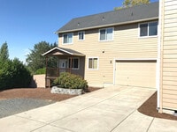 Building Photo - 3 Bedroom duplex on Bailey Hill Rd
