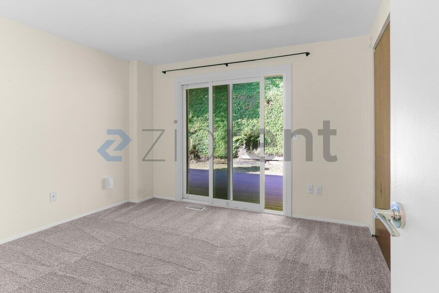 Building Photo - Unit