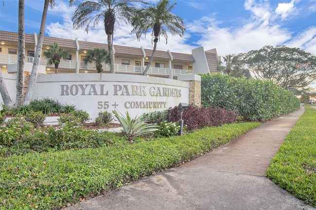 Building Photo - 6890 Royal Palm Blvd