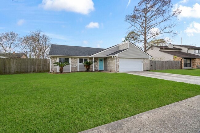 Building Photo - 304 Old Course Dr