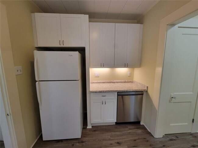 Building Photo - 251 Archer St