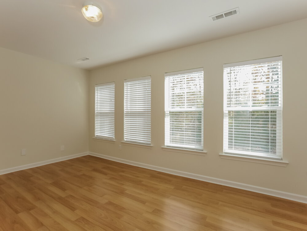 Building Photo - 8264 Chatham Oaks Dr
