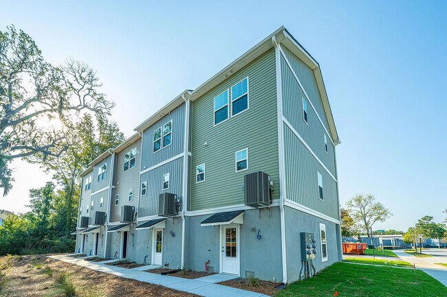 Building Photo - 200 Cache Ct