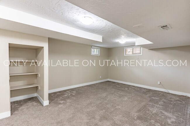Building Photo - 611 E 350 N