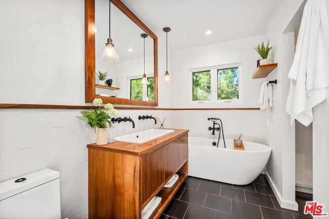 Building Photo - 7560 Devista Dr