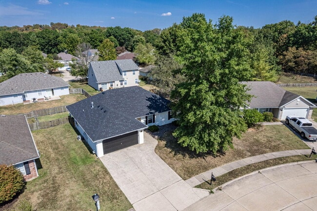 Building Photo - 709 Campusview Dr