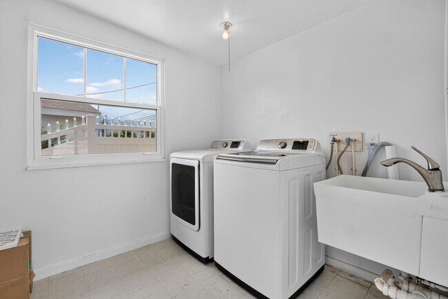 Building Photo - Affordable Sun city Home