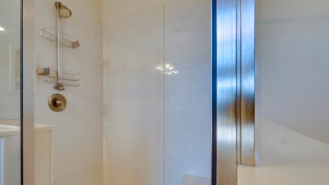 Building Photo - 407 E Hull St