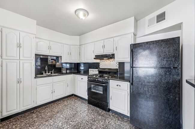 Building Photo - 9427 N 1st Ave