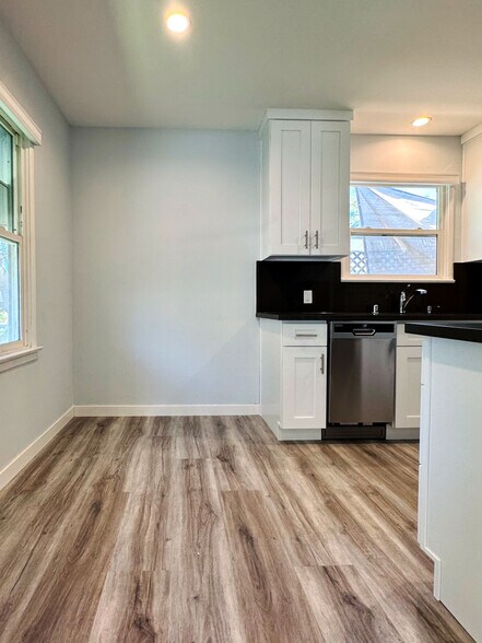 Building Photo - 5242 Comercio Ave