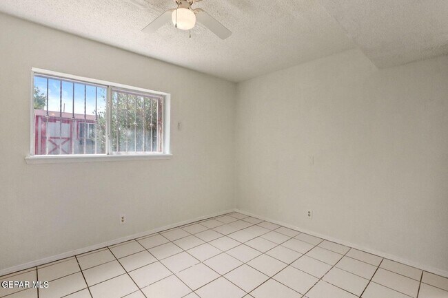 Building Photo - 12072 Autumn Gate Dr