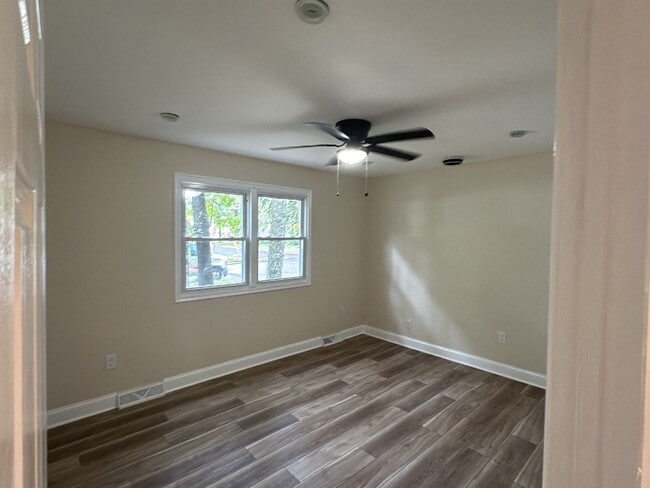 Building Photo - 408 Apple Dr