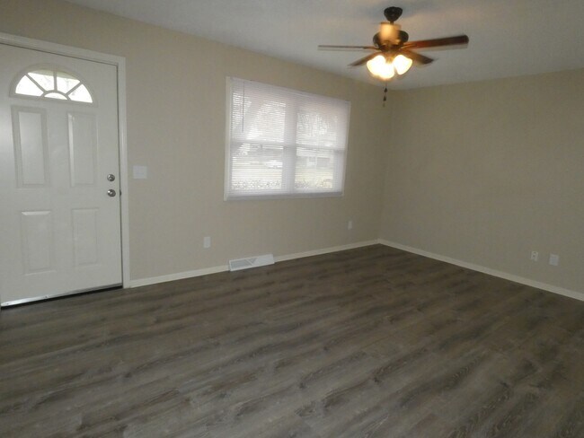 Building Photo - 5132 N Richmond Ave