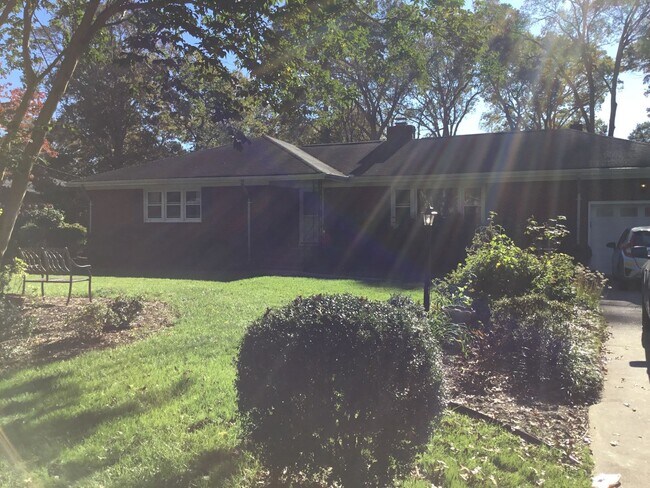 Building Photo - Recently updated ranch in Thoroughgood!