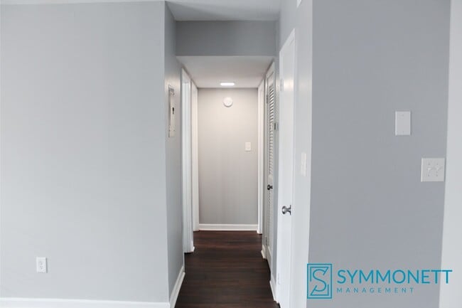 Building Photo - Limited-Time Move-In Special!