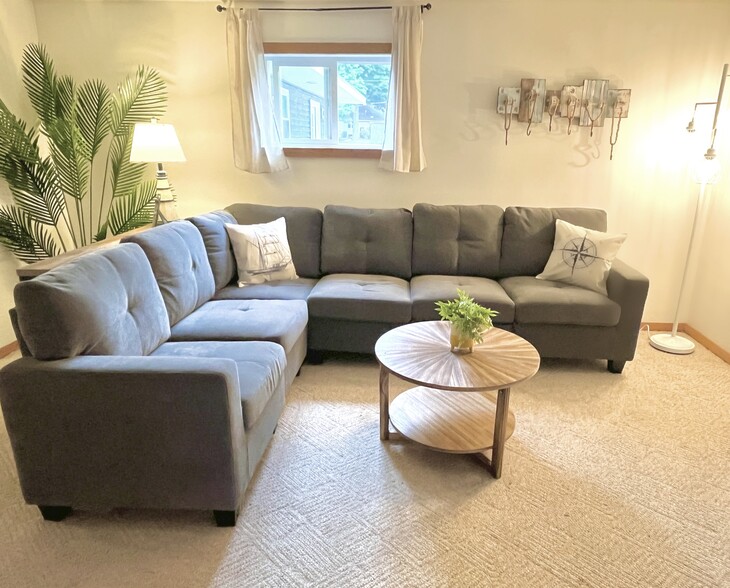 Living room - 6023 Barnhart Rd
