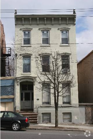 Building Photo - 29 Ten Broeck St
