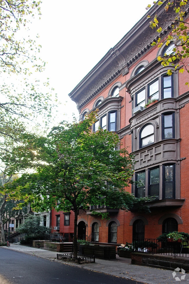 Building Photo - 170 State St