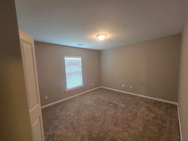 Building Photo - 1733 Ethan Way