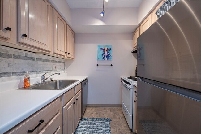 Building Photo - 320 Fort Duquesne Blvd