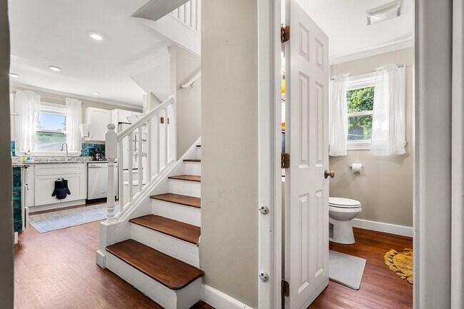 Building Photo - 6 Elwyn Rd