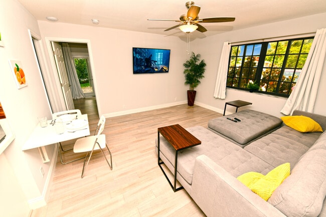 Building Photo - PR 06