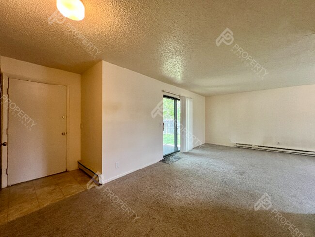 Building Photo - 867 Birch Ave