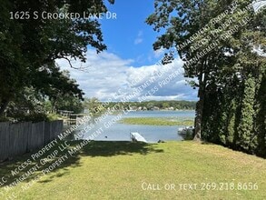 Building Photo - 1625 S Crooked Lake Dr