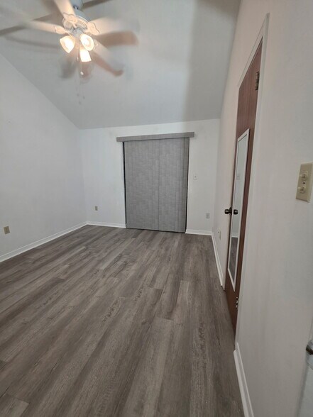 Building Photo - 8 Viking Dr NW