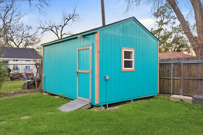 Building Photo - 506 Ogilvie St