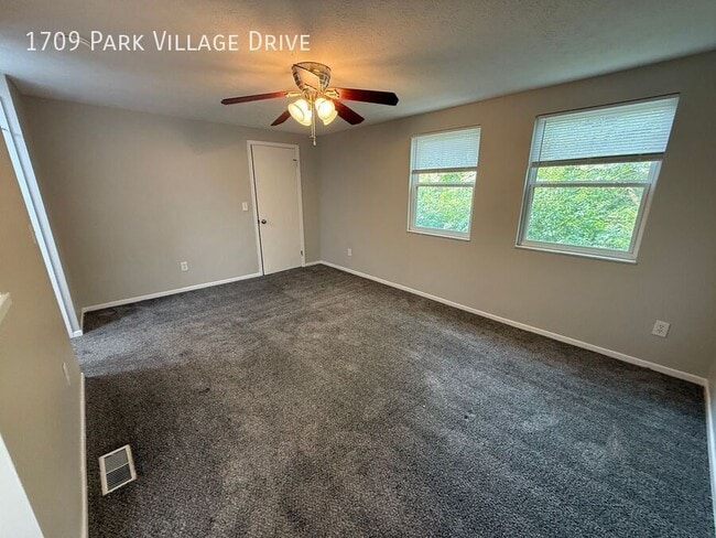Building Photo - 1709 Park Village Dr