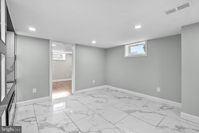 Building Photo - 3887 Shadywood Dr
