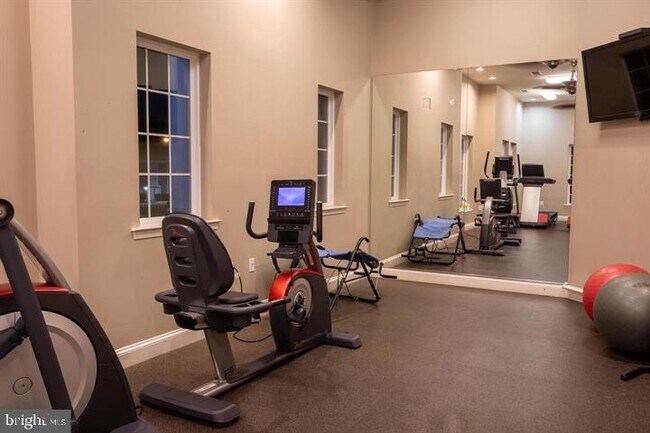 Building Photo - 1311 Karen Blvd