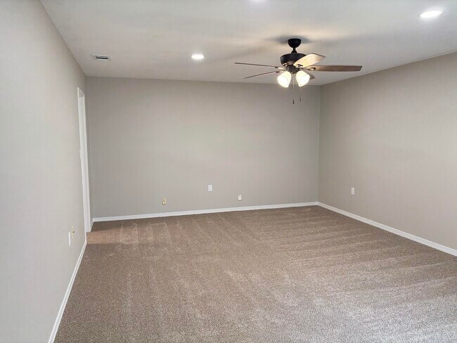 Building Photo - 926 Holbrook Cir