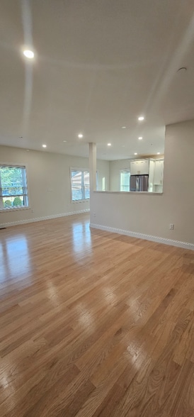 Building Photo - 15 Hadley Pl