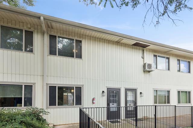 Building Photo - 4039 Cole Ave