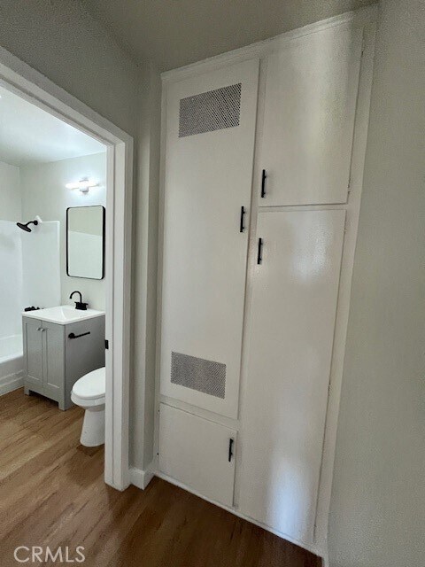 Building Photo - 1543 W 105th St