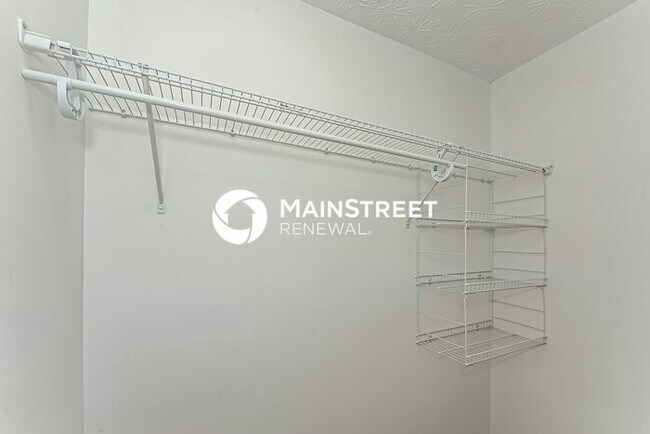 Building Photo - 2 Bedroom Pet-Friendly Home in Atlanta, GA with Main Street Renewal
