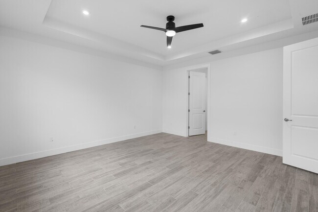 Building Photo - 10646 Hensley St