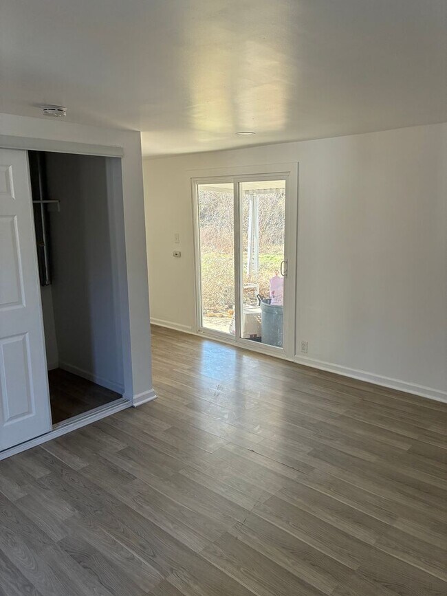 Building Photo - Fully Renovated 2-Bedroom Home with Huge Yard in Ferguson!