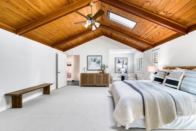 Building Photo - 8 Racquet Ct
