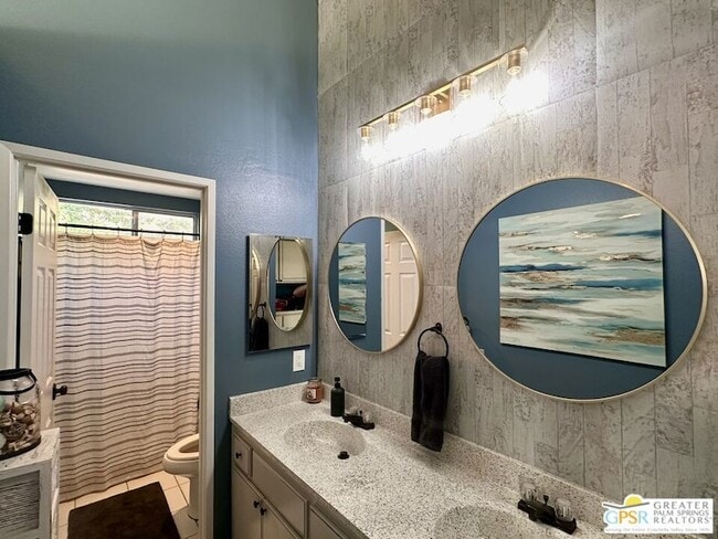 Building Photo - 9939 Vía Real