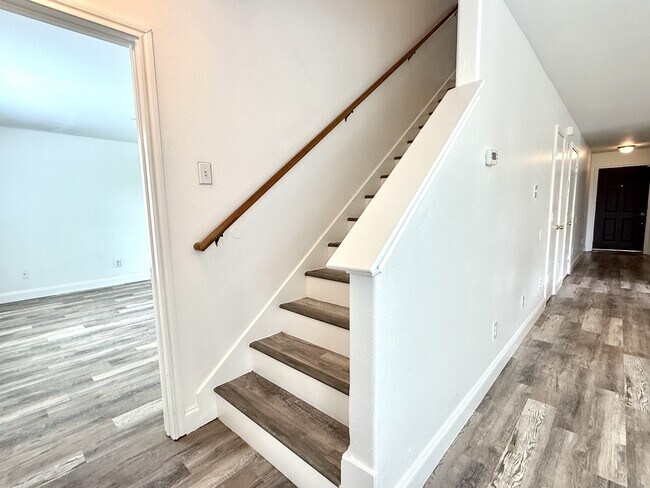 Building Photo - 529 W Metcalfe St