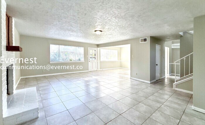 Building Photo - 2315 Hampton Rd